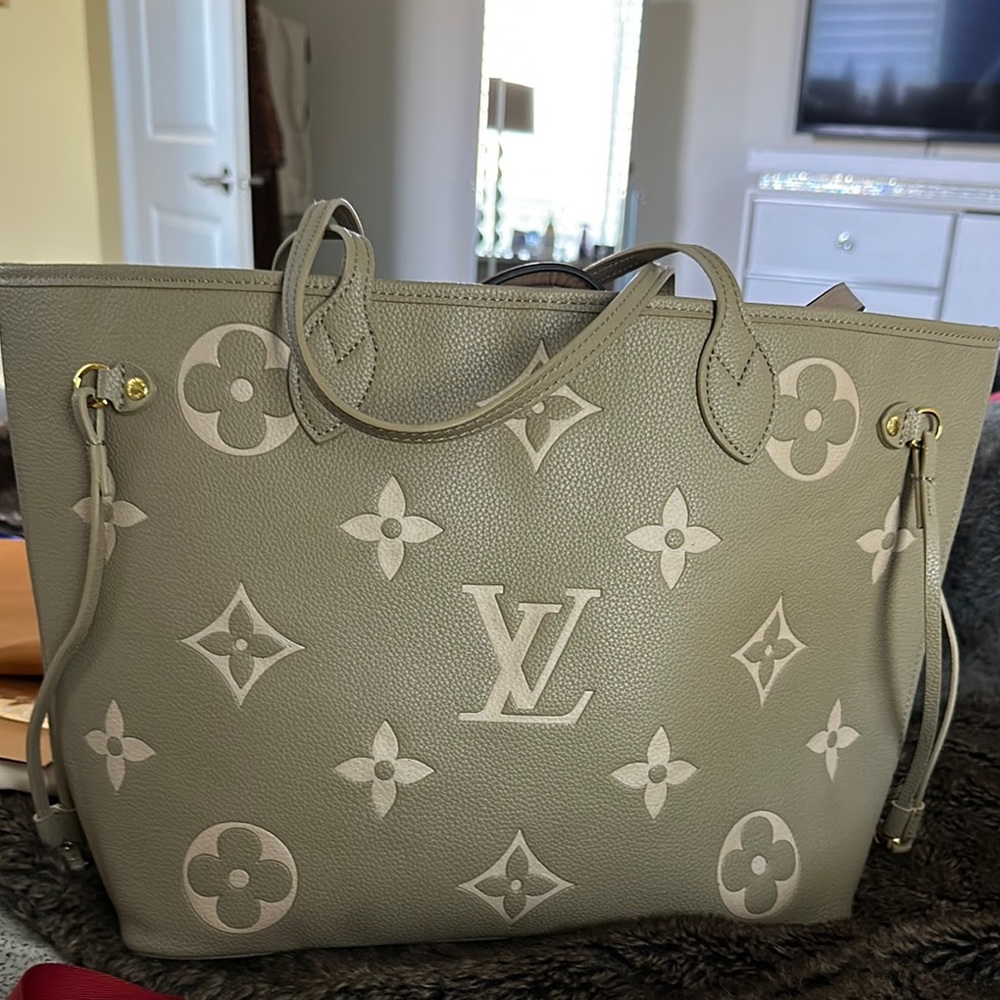 Brand new Louis Vuitton Gray Monogram Tote Bag. Amazing duplicate.